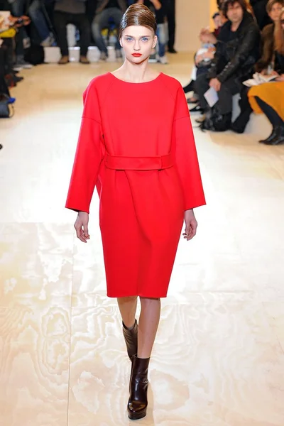 Look 16
